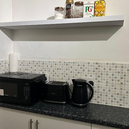 One Bedroom Flat In Chiswick W4 Лондон Екстериор снимка