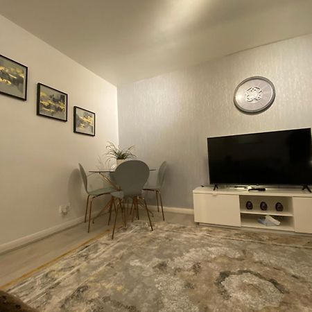 One Bedroom Flat In Chiswick W4 Лондон Екстериор снимка