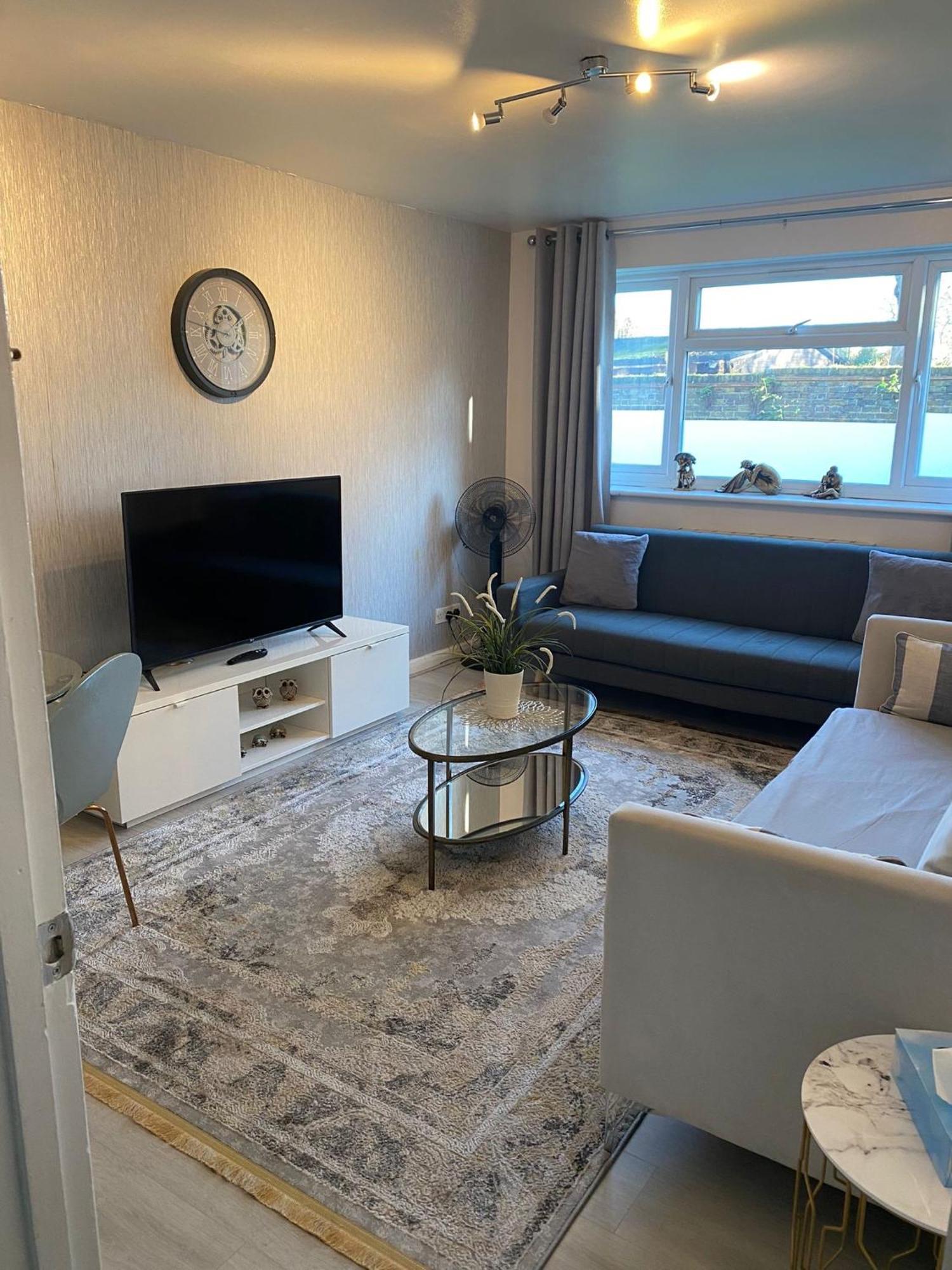 One Bedroom Flat In Chiswick W4 Лондон Екстериор снимка