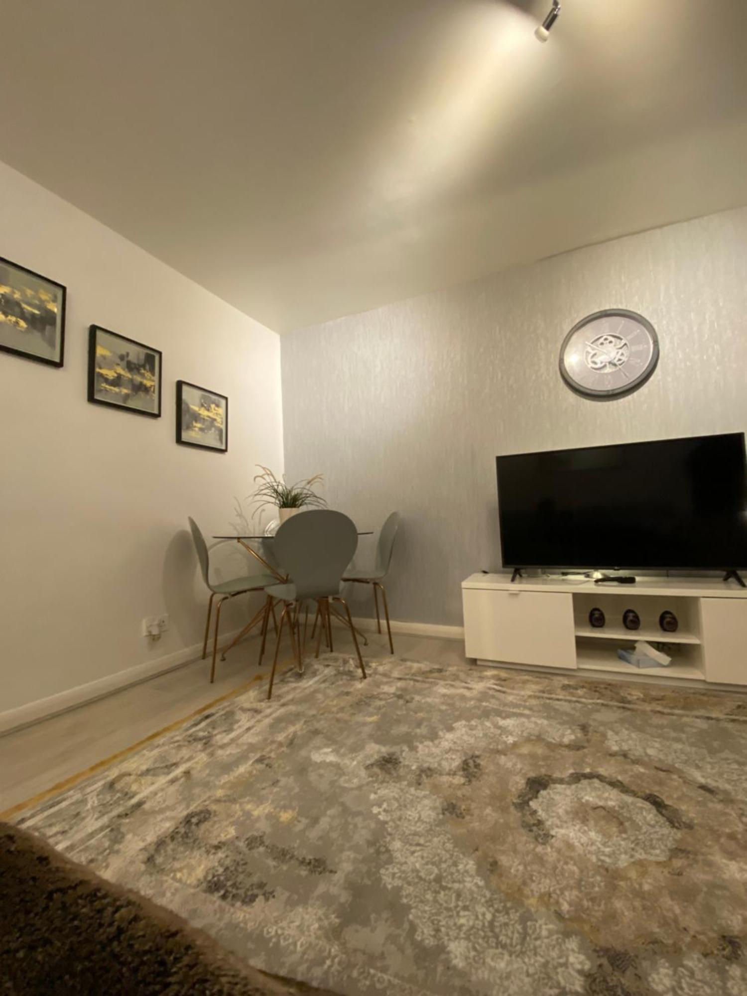 One Bedroom Flat In Chiswick W4 Лондон Екстериор снимка